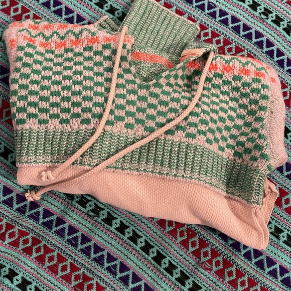 ✨NWOT ✨WE THE FREE Cherry Cola Swift Cuff size S Oatmeal Combo SOLD OUT at Fp 🍒 - Picture 9 of 10